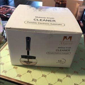 Makeup brush cleaner set